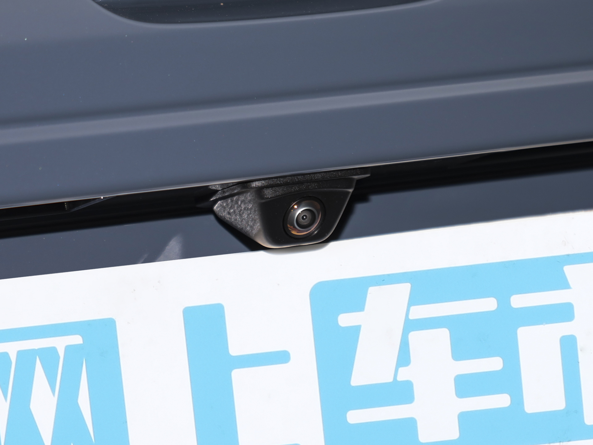 零跑A10 图片