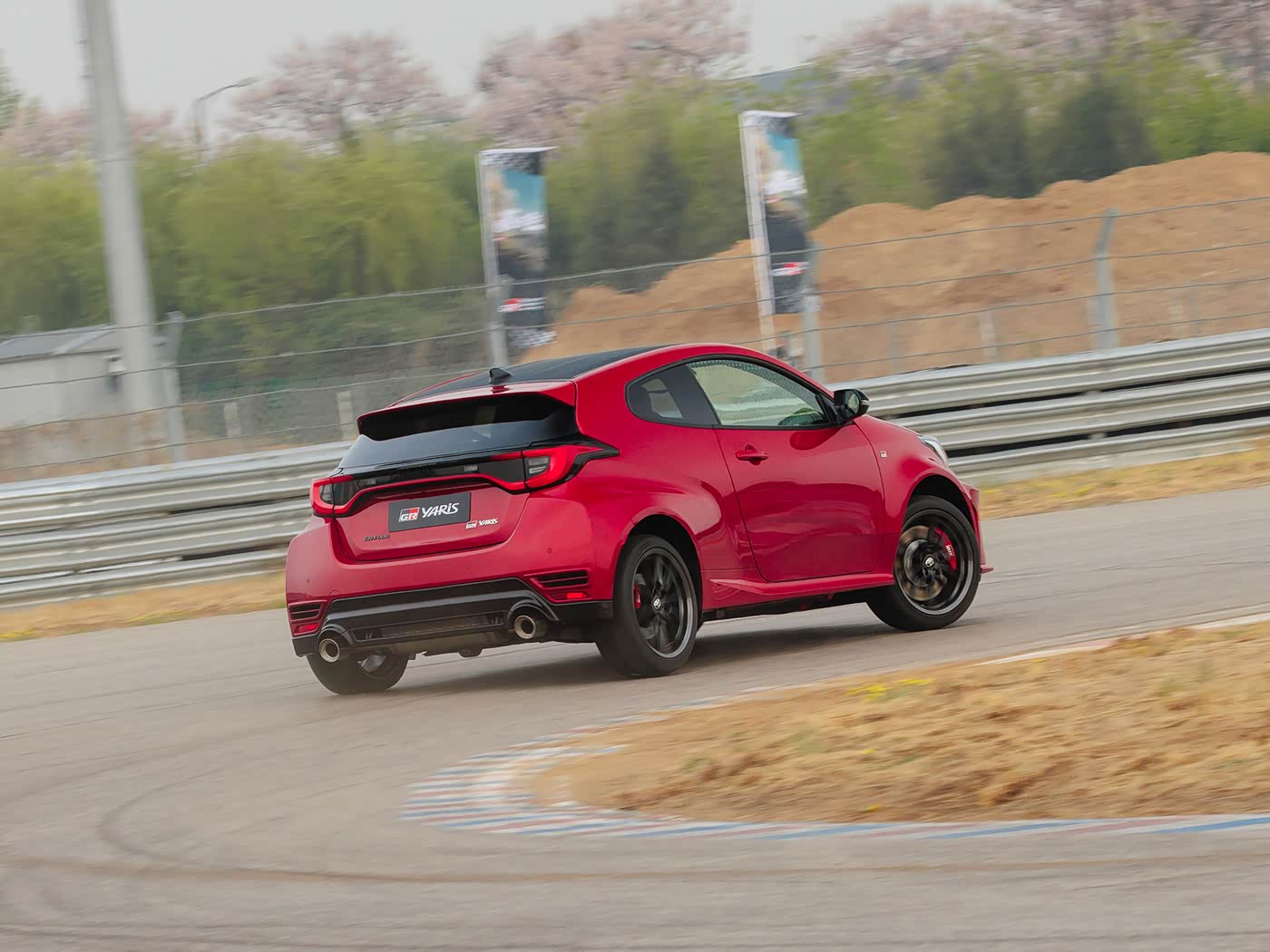 雅力士(海外) 图片