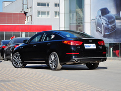 东风悦达起亚  2.0T AT 车辆左后45度视角