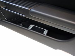 阿斯顿·马丁DBS 2009款 6.0 Touchtronic Coupe