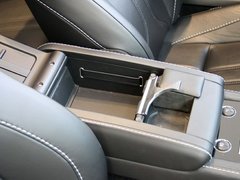 阿斯顿·马丁DBS 2009款 6.0 Touchtronic Coupe