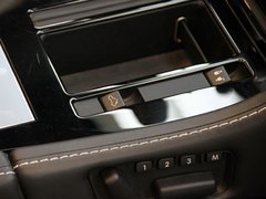 阿斯顿·马丁DBS 2009款 6.0 Touchtronic Coupe