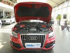 奥迪(进口)  Q5 3.2 FSI Quattro 车辆发动机舱整体
