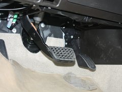 丰田(进口)  2.7L 自动 油门脚踏板特写