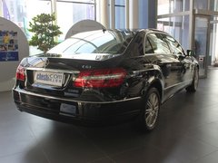 北京奔驰 E200L CGI 1.8T AT 车辆右侧尾部视角