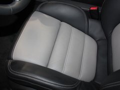 保时捷  Cayenne 4.8T AT 驾驶席坐垫特写
