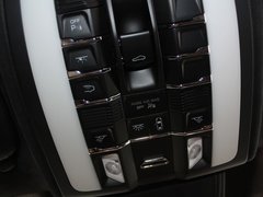 保时捷  Cayenne Turbo 4.8 AT 前排车顶中央特写