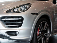 保时捷  Cayenne Turbo 4.8 AT 车辆左前大灯45度视角