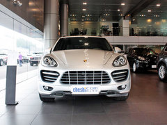 保时捷  Cayenne 4.8T AT 车头正面视角