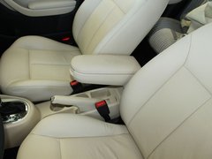 上海大众  朗逸 1.6 AT 前排座椅中央中间