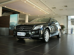 奔馳(進(jìn)口)  R500 5.5L AT 車輛左前45度視角