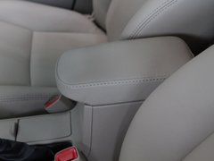 一汽丰田  卡罗拉 1.6 AT 前排座椅中央中间