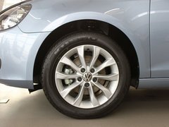 一汽大众  高尔夫 1.6 MT 前轮整体照片