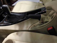 华晨宝马 325i 2.5 AT 前排座椅中央中间