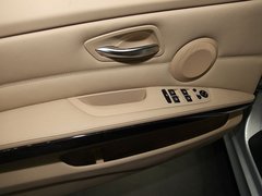 华晨宝马 325i 2.5 AT 左前车门控制区特写