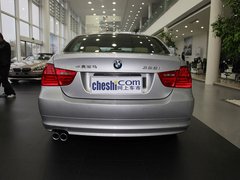 华晨宝马 325i 2.5 AT 车辆正后方尾部视角