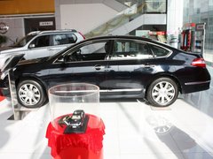 东风日产  公爵 2.5 XV CVT 车辆左正侧视角