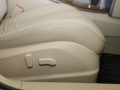 东风日产  公爵 2.5 XV CVT 副驾驶席坐垫侧面特写