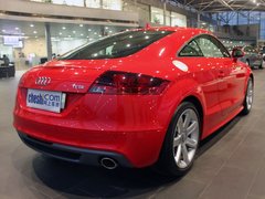 奥迪(进口)  TT 2.0T S-Tronic 车辆右侧尾部视角