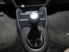广汽本田  飞度 1.3L MT 挂档把手特写