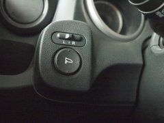 广汽本田  飞度 1.3 MT 方向盘左后仪表台