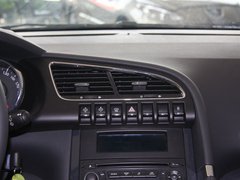 标致(进口)  3008 1.6T AT 中控仪表台上方