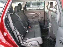 道奇(进口)  酷威 2.7 AT 第二排座椅45度视角