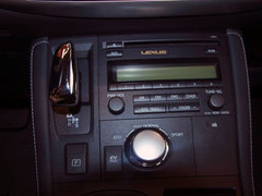 雷克萨斯 CT200h 1.8L CVT 中控台下方特写