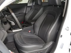 东风悦达起亚  起亚K5 2.0L AT 驾驶席座椅前45度视图