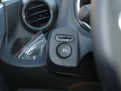 广汽本田  飞度 1.5 AT 方向盘左后仪表台