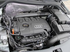奥迪(进口)  Q3 35 TFSI 发动机主体特写