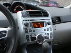 逸致 2011款 1.8L CVT 豪华多功能版 7座