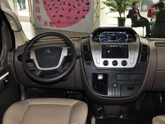 新途V80 2011款 2.5T 手动 短轴低顶尊杰版