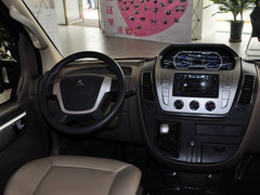新途V80 2011款 2.5T 手动 短轴低顶尊杰版