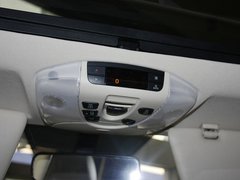 福建奔驰  唯雅诺Vinao 2.5L AT 前排车顶中央特写