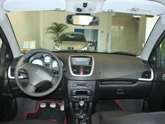 东风标致 207两厢 1.4 MT 中控台整体