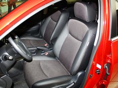 东风日产 新骐达 1.6L CVT 驾驶席座椅前45度视图