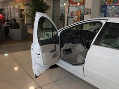 东风标致  标致408 2.0 MT 左前车门45度视角