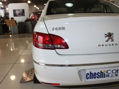 东风标致  标致408 2.0 MT 车辆左后大灯正视角