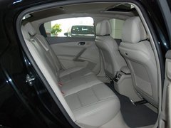 东风标致 508 2.3 AT 第二排座椅正视图