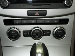 一汽-大众  迈腾 2.0TSI DSG 中控台下方特写