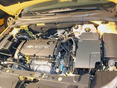 雪佛兰  科鲁兹 1.6 SE MT 发动机局部特写