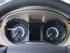 别克  君越eAssist 2.4 AT 方向盘后方仪表盘