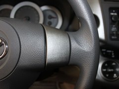 一汽丰田  RAV4 2.0 AT 方向盘右侧