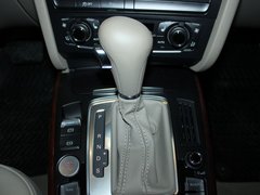 一汽奥迪  A4L 2.0 TFSI CVT 挂档把手特写度特写