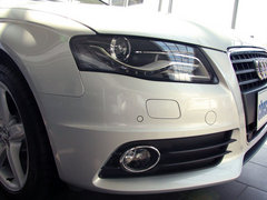 一汽奥迪 A4L 2.0 TFSI(155kW) CVT 车辆右前大灯45度视角