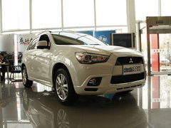 三菱(进口)  ASX劲炫 2.0L CVT 车辆右侧45度角