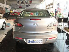 长安马自达  Mazda3星骋 1.6 AT 车辆正后方尾部视角