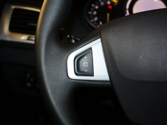 雷诺  梅甘娜CC 2.0 CVT 方向盘左侧