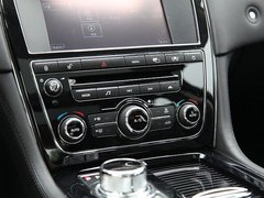 捷豹  捷豹XJ 5.0 AT 中控台仪表下方45度特写